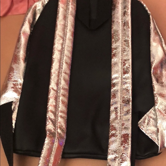 silver/holo mini-ish tigi backpack - Picture 2 of 3